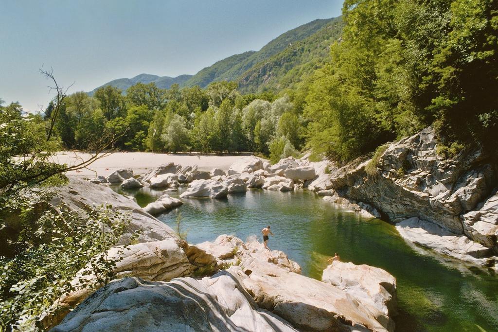 Хостел Baracca Backpacker Aurigeno Экстерьер фото