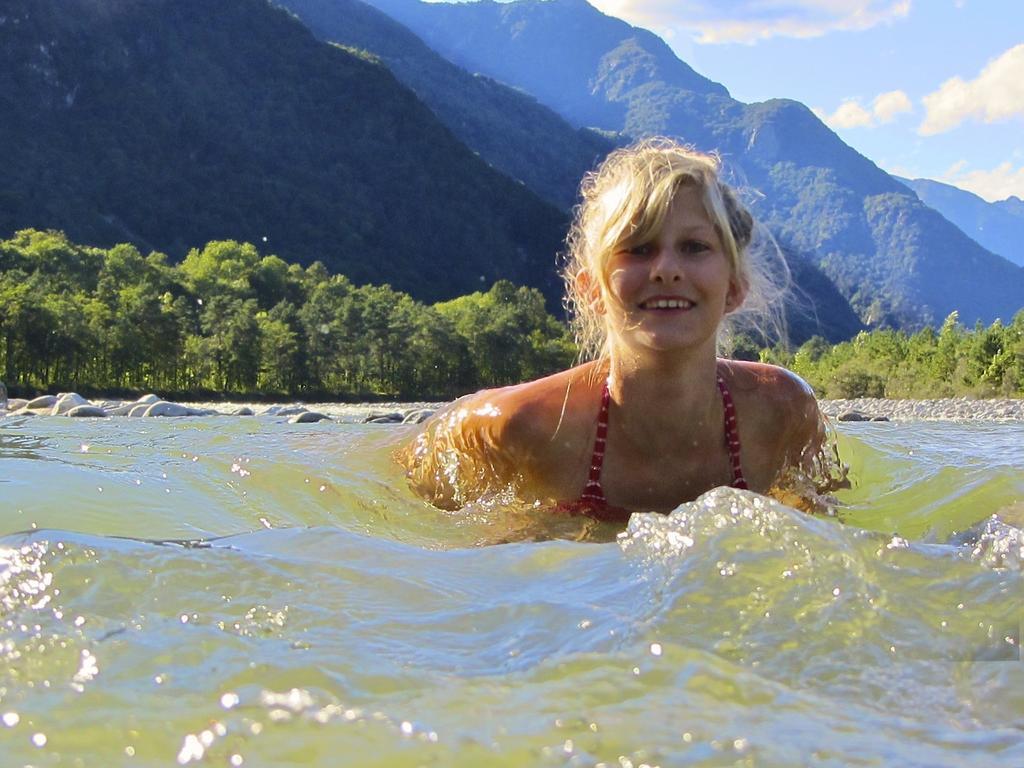 Хостел Baracca Backpacker Aurigeno Экстерьер фото