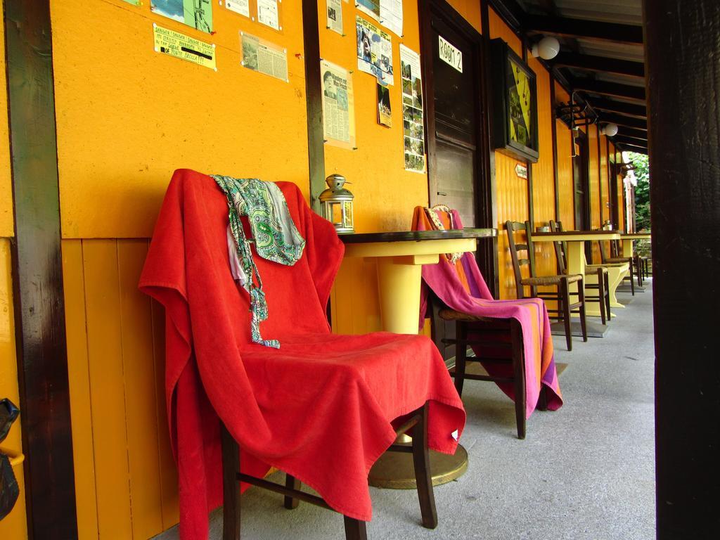 Хостел Baracca Backpacker Aurigeno Экстерьер фото